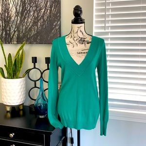 EXPRESS DESIGN STUDIO Green V-Neck Sweater L